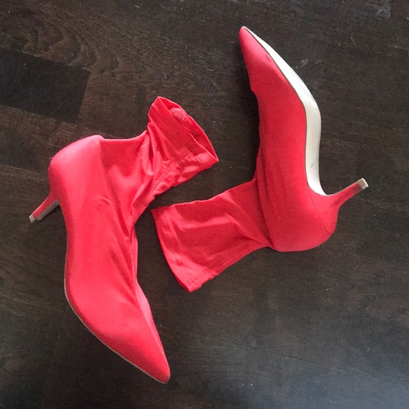 Red sock boot - Picture 1 of 2